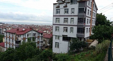 Ordu'da cam temizlerken 5. kattan düşen kadın ağır yaralandı