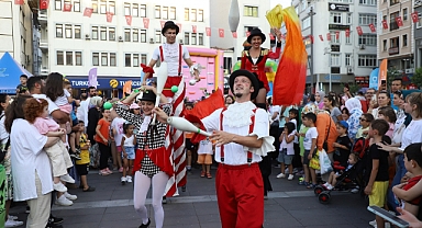 Çocuklar gülerse dünya güler