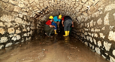 Tıkanan dere yatakları temizleniyor