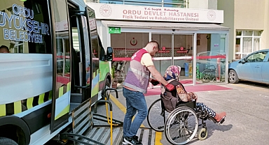 Engelsiz taksi hizmeti ile hastanelere ulaştırılıyor