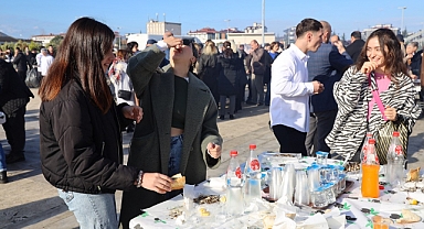 Ordu Üniversitesi'nde öğrencilere Hamsi ikramı yapıldı