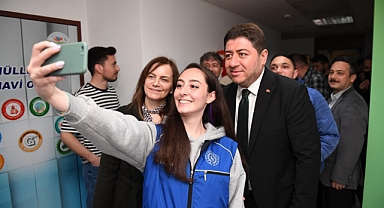 Gençliğin Başkanı Aşkın Tören