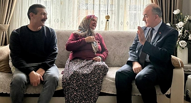 Vali Baba, halkın derdini evinde dinliyor