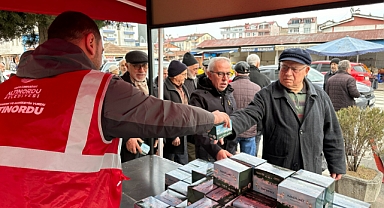 Altınordu Belediyesi kandil simidi dağıttı