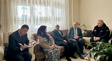 Vali Erol, Depremzede aileleri ziyaret etti