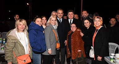 Başkan Aşkın Tören hemşehrileriyle el ele