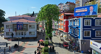 Perşembe rengarenk oldu