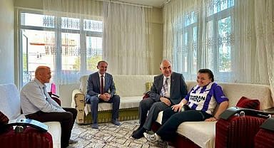 Vali Erol, protez bacağına kavuşan büşra’yı ziyaret eti