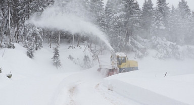 Ordu'da kar felaketiyle mücadele: 259 iş makinesiyle 1400 km yol açıldı!