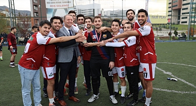 Rektörlük Kupası'nda şampiyonluk Diş Hekimliği Fakültesi'nin