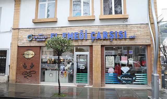 Bu çarşıdaki eserler ilmek ilmek işleniyor