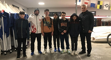 Muhtardan Genç Kanoculara hediyeler ve Moral Desteği