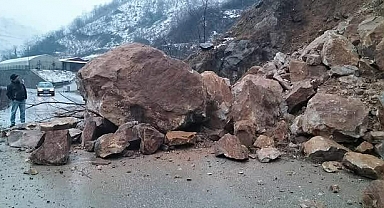 Altınordu'da heyelan paniği: Yol trafiğe kapatıldı!