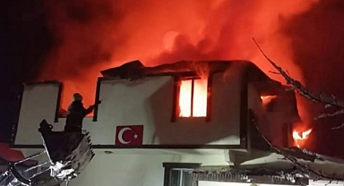 Mesudiye'de muhtarın evi yandı