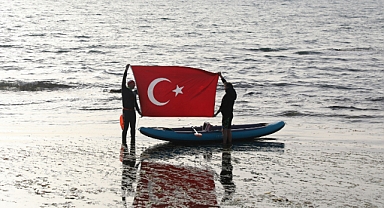 Cem Eroğlu, 19 Mayıs Ruhunu Karadeniz'de kulaçlarla yaşattı