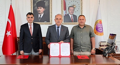 Ulubey Aydınlar Okuluna hayırsever desteğiyle kütüphane