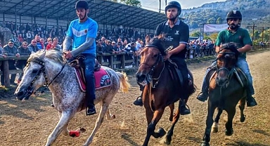 Ünye'de Cumhuriyet Coşkusu Rahvan At Yarışlarıyla Taçlandı!