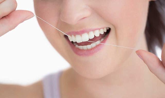Diş İpi kullanımı ne zaman olmalı? Uzmanlar uyardı: Fırçalamadan önce kullanın!
