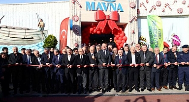 Akyazı Sahili'ne yeni sosyal yaşam alanı: Mavna Kafe açıldı